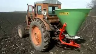Внесение удобрения весной