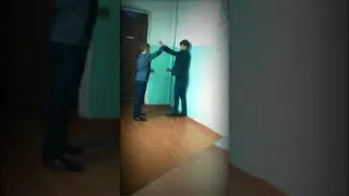 Школьник разбил новый iphone X своего одноклассника