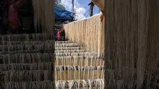 ये देखने के बाद चाउमीन खाने से पहले 1000 बार सोचेंगे आप😱😱 #indianstreetfood #india #shorts #noodles