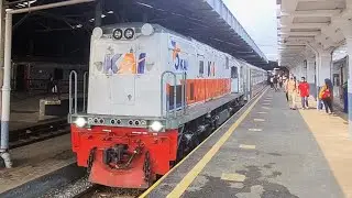KERETANYA ORANG BANDUNG !! Perjalanan Seru Naik KA Lokal Bandung Raya ~ Ramai Penumpang di Sore Hari