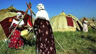 Two Hoo women and different experience nomadic life:preparing yellow oil and exchane goods for goods