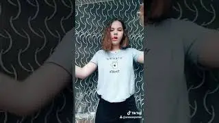 Юля танцует