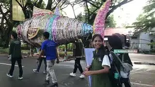 Arak Monster Ikan Plastik Pamuda Ambon Serukan Tidak Buang Sampah di Laut