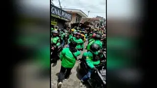 Buntut Perselisihan di Jalan, Ratusan Ojol Geruduk Ojek Pangkalan di Bandung