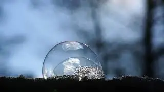 crack forming inside a soap bubble 