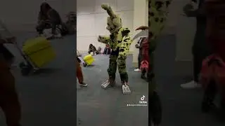 Springtrap taking Photos (FNAF Cosplay)