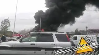 В Алматы загорелся склад около барахолки