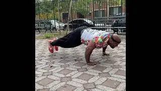 300 Pound Man doing Push Ups moving like he weights 150 Pounds! 😤🤯👀💯