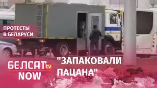 Силовики жестко пересадили в автозак человека с мешком на голове