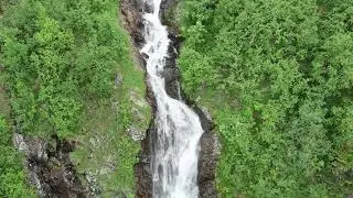 Водопад на склоне пика Инэ