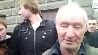 дед исполняет хахаха)))бам бам бам
