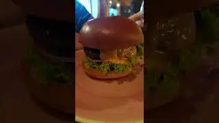 Beat #hamburger in #amsterdam