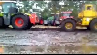 Кировец К 700 сцепился с Трактором Монстром Claas Xerion в грязи