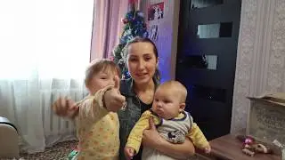 Наряжаем елку!!! Подготовка к Новому Году!!! Злата это очень любит!!!