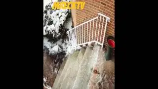 Meek Mill Bust His Azz On Some Icey Steps And Fell Into A Bush Of Snow| Meek Mill Takes A L