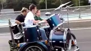 Drum car playing the road! Funny Video!!!