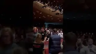 Cem Yılmaz sahneyi terk etti!