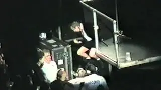 Idiot throws beer at Angus Young of AC/DC [Phoenix, AZ, Sep. 13, 2000]