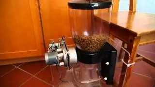 Automatic cat feeder with stepper motor and ATMega AVR