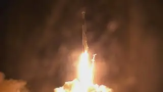 SpaceX launches first batch of direct-to-cell satellites