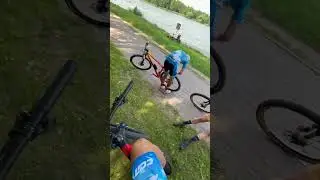 Кирилл демонстрирует свои способности 💪💪 тренировки не прошли даром #mtb #велосипед #cycling