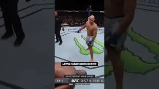 derrick lewis fakes being hurt🤣