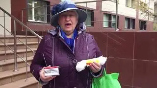 Веревку и мыло подарили новосибирские пенсионеры министру соцразвития региона