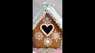 How I Piped Snowflakes with Royal Icing 