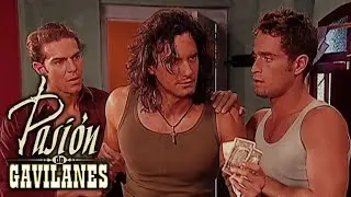 Pasion de Gavilanes - Los hermanos Reyes descubren que Libia tiene un amante