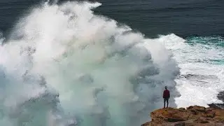 BIG WAVES IN SYDNEY AUSTRALIA