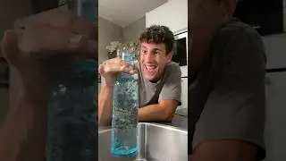 Cuando llenas una botella de agua...💧🍼#shorts  #comedy #viral