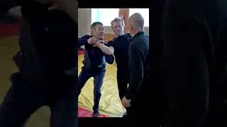 Выверт плеча на верху. #shortsvideo #fighting #martialarts