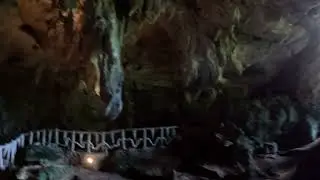забрались в пещеру на Филах
