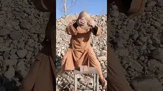 Kung Fu Monk Performing ｜Shaolin hard Qigong