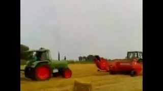 ПРИКОЛ! ТРАКТОР СОБИРАЕТ сено на ЛЕТУ!