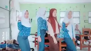 TIKTOK @dwipm2102  @sanntiinh.10 @deviana.srt @nadyaiyut GOYANG JADUL | Arsip