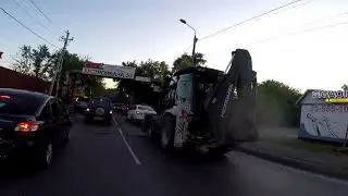 Трактор чуть не подобрал таксиста в ковш