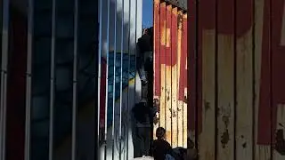 Попытка перелезть забор в Тихуане и оказаться в Америке