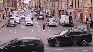 🤪🚦Женщина-светофор, регулировала, да не вырегулировала. Перекрёсток Литейного пр и ул Некрасова