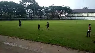 Bermain Sepak Bola di Lapangan Merdeka Kota Solok, menghilangkan jenuh dimasa pandemi