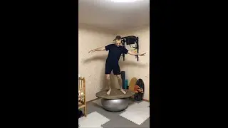 Равновесие в двух плоскостях на борде с мячиком