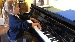 Первые уроки фортепиано для малышей