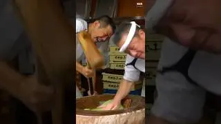 Extra Fast Workers in Japan - Mochi Pounding