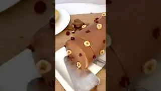 كيك بالشوكولاته مع فواكه الجافة