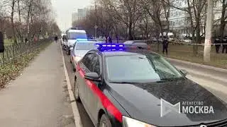 В Москве с 9-го этажа выпала женщина с двумя детьми