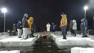 19 01 2023 Белые Столбы Крещенские купания на Глубоком