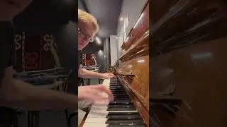 левая рука - всему голова